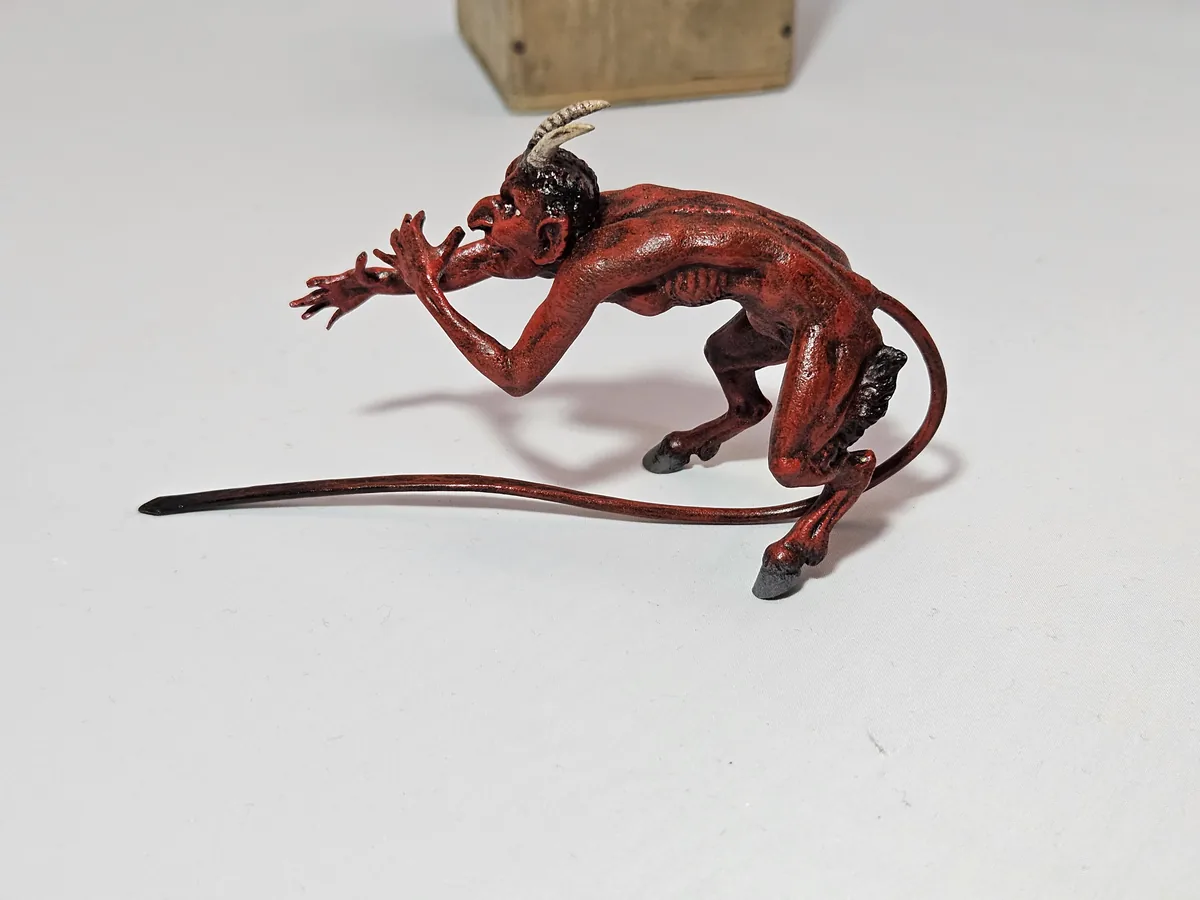 Devil long nose