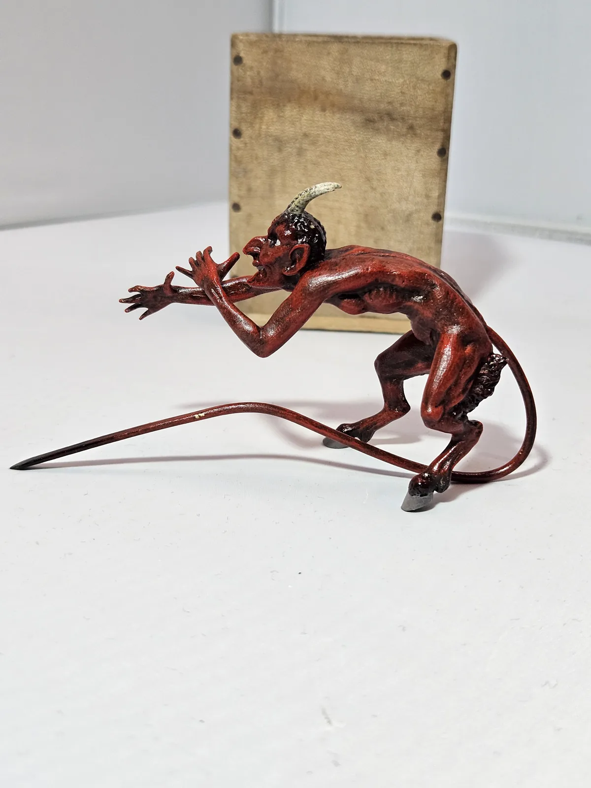 Devil long nose