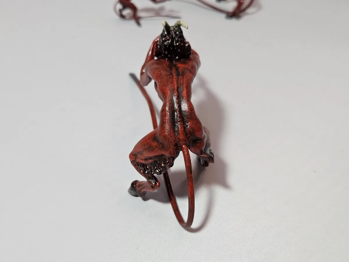 Devil long nose