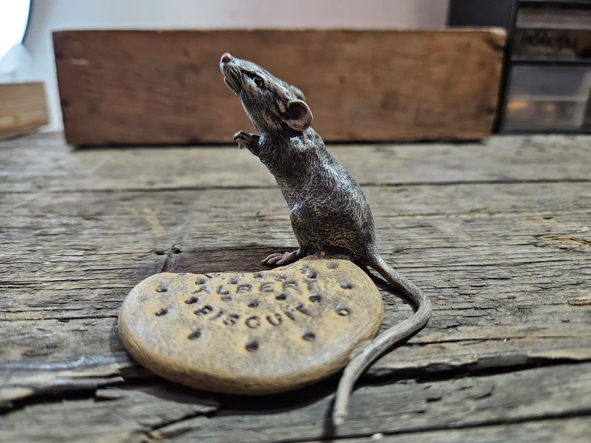 Mouse with Cookie